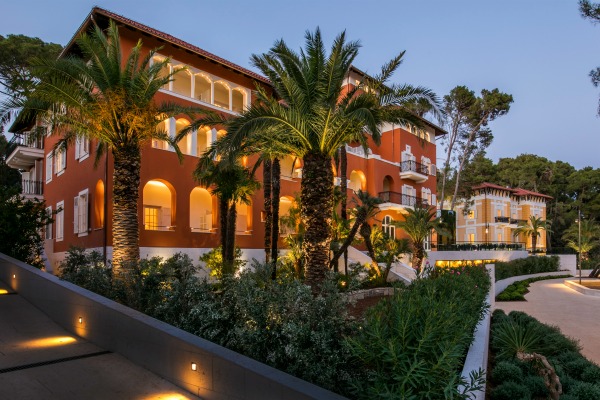 boutique-hotel-alhambra-biser-uvale-cikat-u-malom-losinju