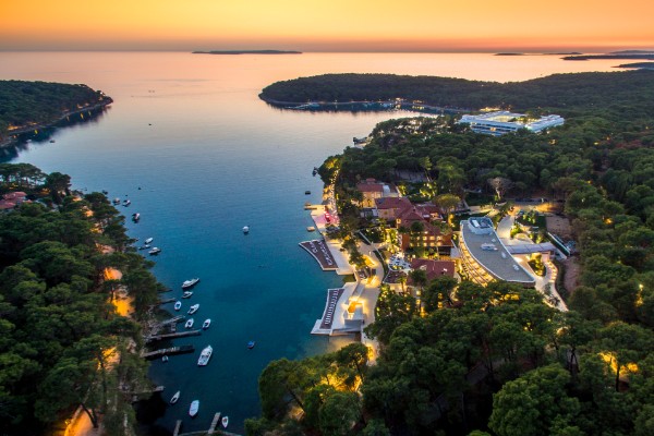 luksuz-sa-pogledom-na-smaragdno-more