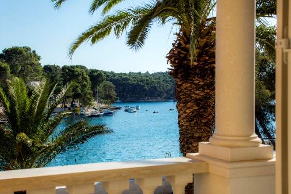 luksuz-sa-pogledom-na-smaragdno-more