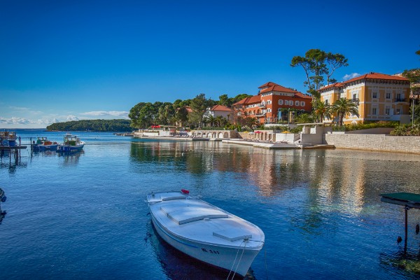 luksuz-sa-pogledom-na-smaragdno-more