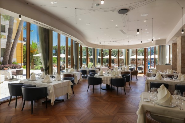 luksuz-sa-pogledom-na-smaragdno-more