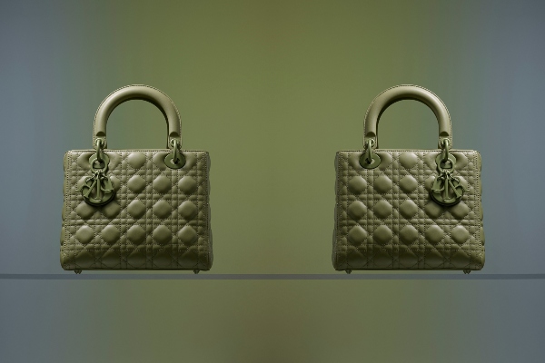 Dior lansira svoje najpopularnije torbe u Ultra-Matte varijantama