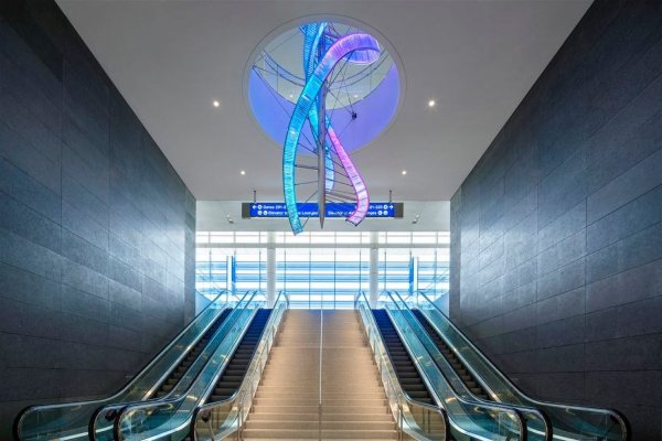 Preciosa Crystal Swell instalacija na međunarodnom aerodromu u Los Anđelesu