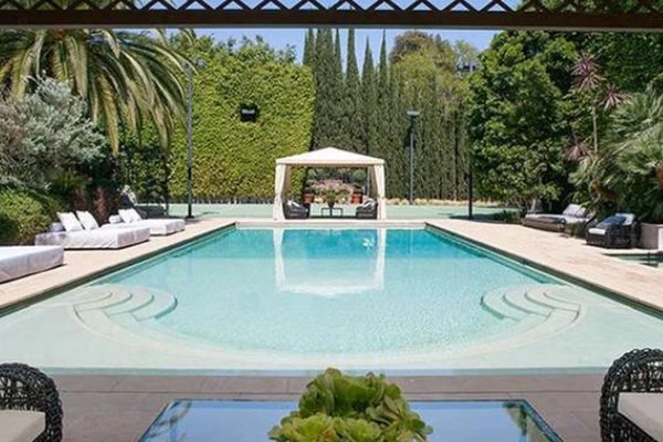 Prodaje se Madonina vila na Sunset Bulevaru