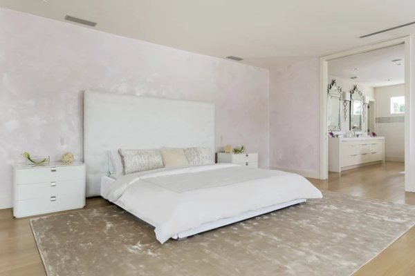 Unutar minimalističkog Šakirinog doma u Majamiju