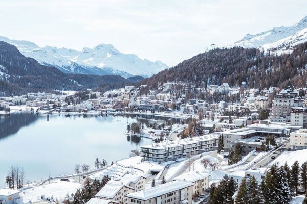 ledena-bajka-ozivljava-ove-zime-u-hotelu-the-carlton-st-moritz