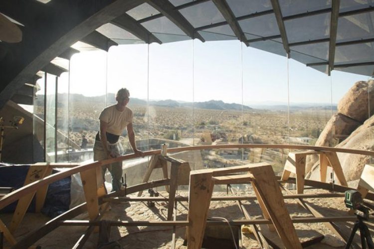 hastens-je-postavio-svoj-najveci-i-najluksuzniji-krevet-u-nacionalnom-parku-joshua-tree