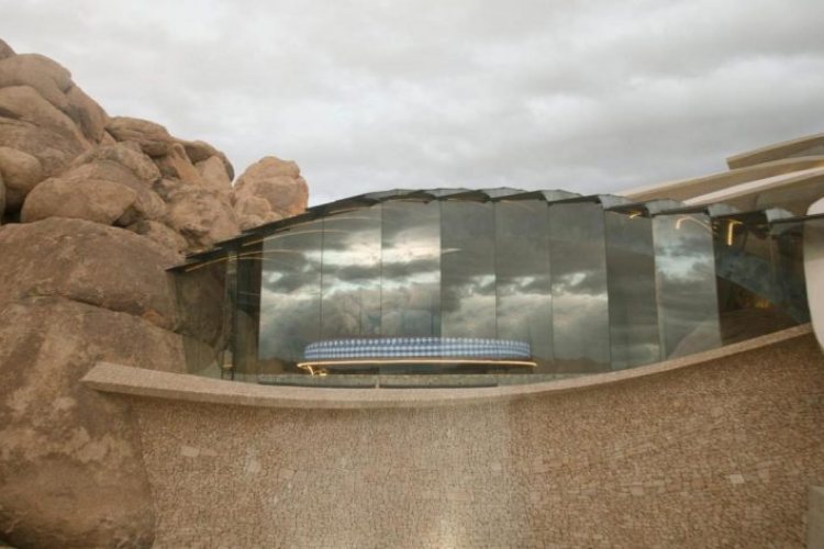 hastens-je-postavio-svoj-najveci-i-najluksuzniji-krevet-u-nacionalnom-parku-joshua-tree