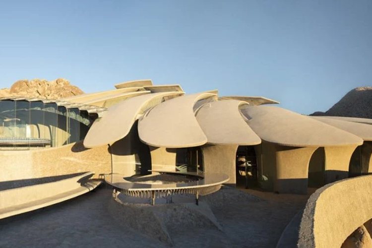 hastens-je-postavio-svoj-najveci-i-najluksuzniji-krevet-u-nacionalnom-parku-joshua-tree