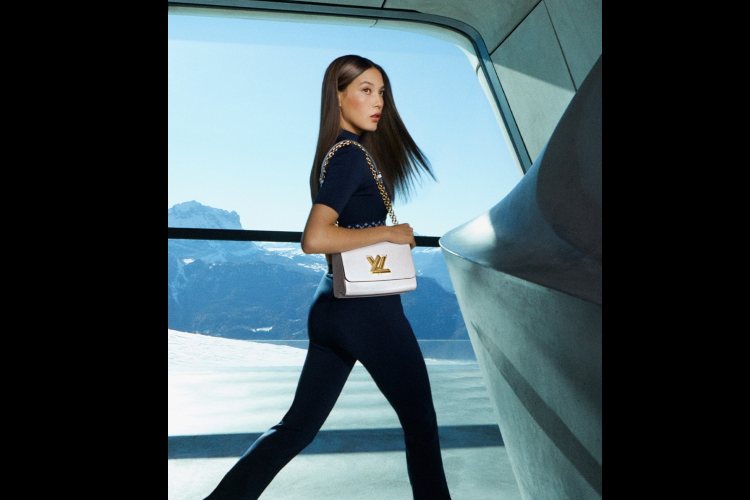 ajling-gu-je-zvezda-reklamne-kampanja-louis-vuitton-twist-bag