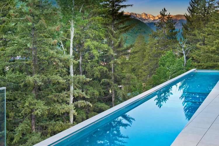 Moderna vila vredna 45 miliona dolara ima bazen sa staklenim dnom iznad vatrenog ognjišta