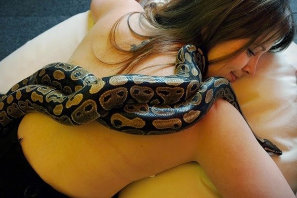 Najstrašniji spa tretman sveta - masaža zmijama