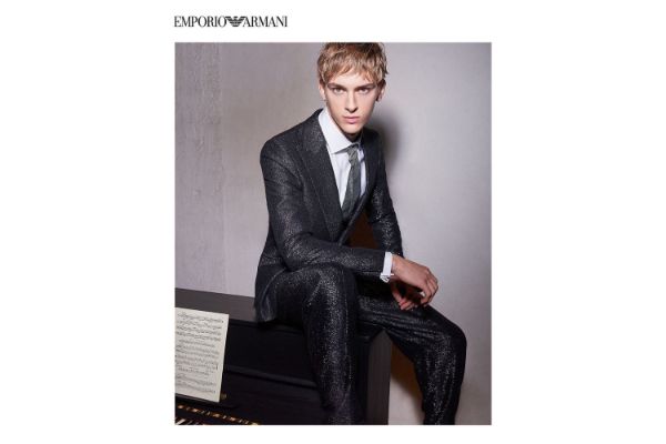 savrsena-kombinacija-lezerne-i-elegantne-estetike-u-novoj-emporio-armani-kampanji.jpeg