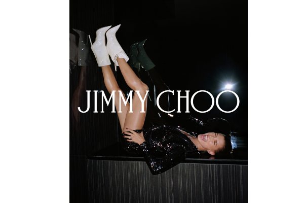 Hejli Biber blista u novoj Jimmy Choo reklamnoj kampanji