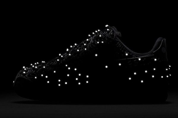 Nike predstavila kultni Air Force 1 model sa Swarovski potpisom