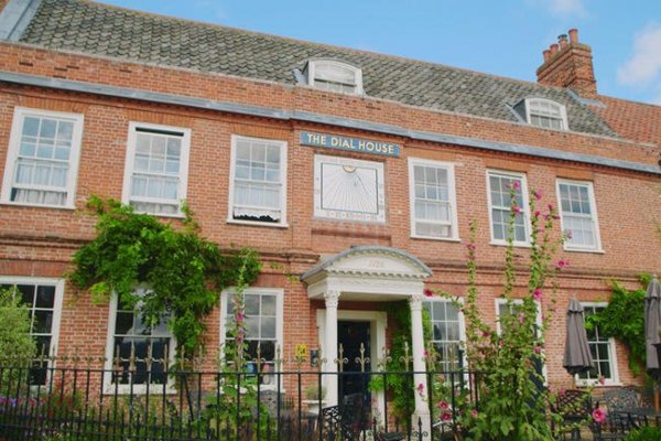 Okupajte se u šampanjcu i 24K zlatu u ovom hotelu sa pet zvezdica