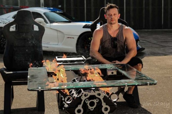 Savršeni stočić za kafu za sve ljubitelje opakih mašina