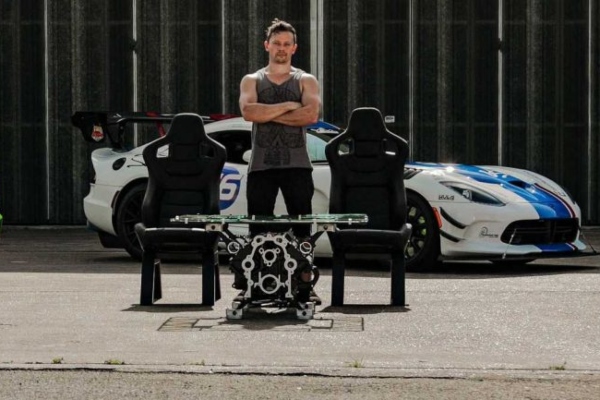 Savršeni stočić za kafu za sve ljubitelje opakih mašina