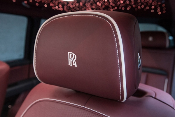 Blindirani Rolls Royce Cullinan od milion dolara