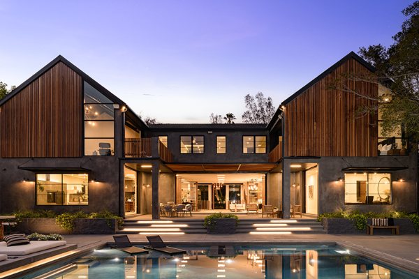 Ova kuća u Los Anđelesu vredna 22,5 miliona dolara ima 6 kamina, a jedan od njih je u bazenu