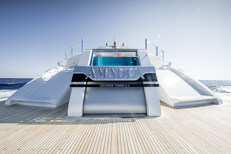 spas-od-zaplene-jahta-amadea-vredna-250-miliona-dolara-plovi-punom-brzinom-ka-australiji