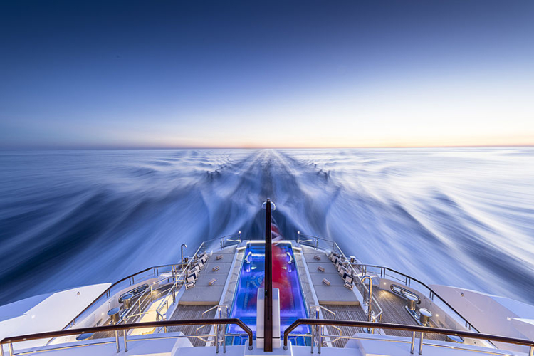 spas-od-zaplene-jahta-amadea-vredna-250-miliona-dolara-plovi-punom-brzinom-ka-australiji