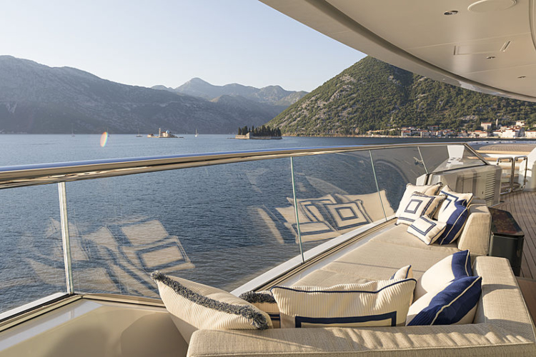 spas-od-zaplene-jahta-amadea-vredna-250-miliona-dolara-plovi-punom-brzinom-ka-australiji