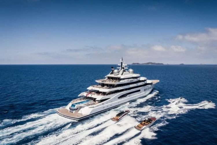 spas-od-zaplene-jahta-amadea-vredna-250-miliona-dolara-plovi-punom-brzinom-ka-australiji