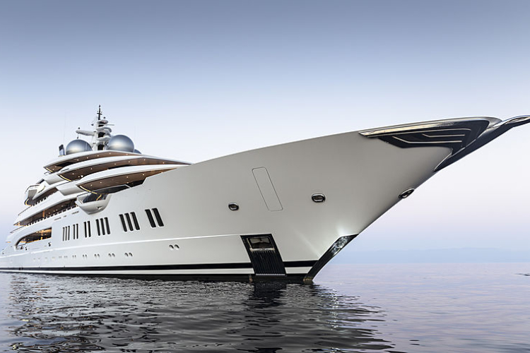 spas-od-zaplene-jahta-amadea-vredna-250-miliona-dolara-plovi-punom-brzinom-ka-australiji