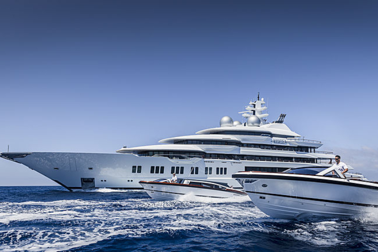 spas-od-zaplene-jahta-amadea-vredna-250-miliona-dolara-plovi-punom-brzinom-ka-australiji