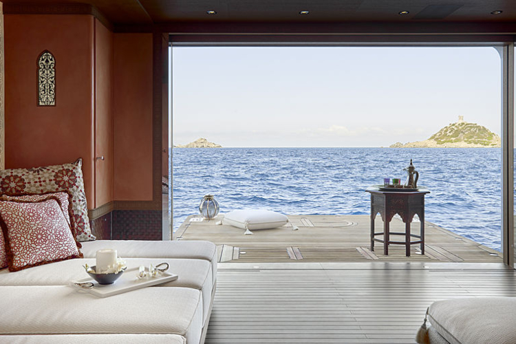 spas-od-zaplene-jahta-amadea-vredna-250-miliona-dolara-plovi-punom-brzinom-ka-australiji