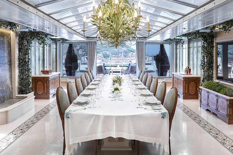 spas-od-zaplene-jahta-amadea-vredna-250-miliona-dolara-plovi-punom-brzinom-ka-australiji