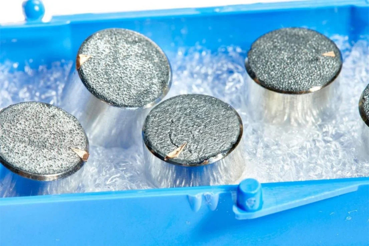 prasina-sa-meseca-koje-je-prikupio-nil-armstrong-tokom-misije-apolo-11-sada-je-na-aukciji