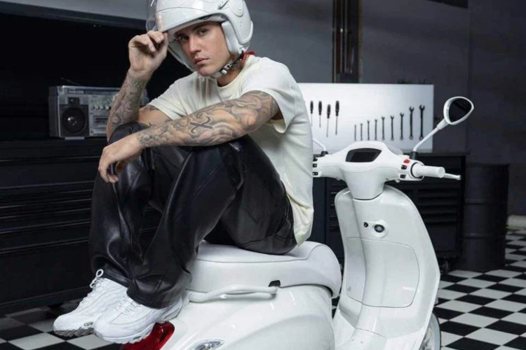 saradnja-puna-plamena-justin-bieber-x-vespa-je-stigla-bas-na-vreme