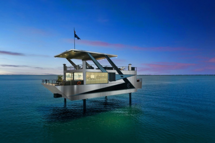 Zavirite u jedinstvenu luksuznu vilu koja pluta na vodi