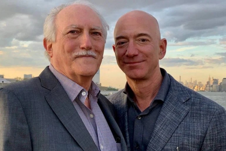 Dzef Bezos i Migel Bezos