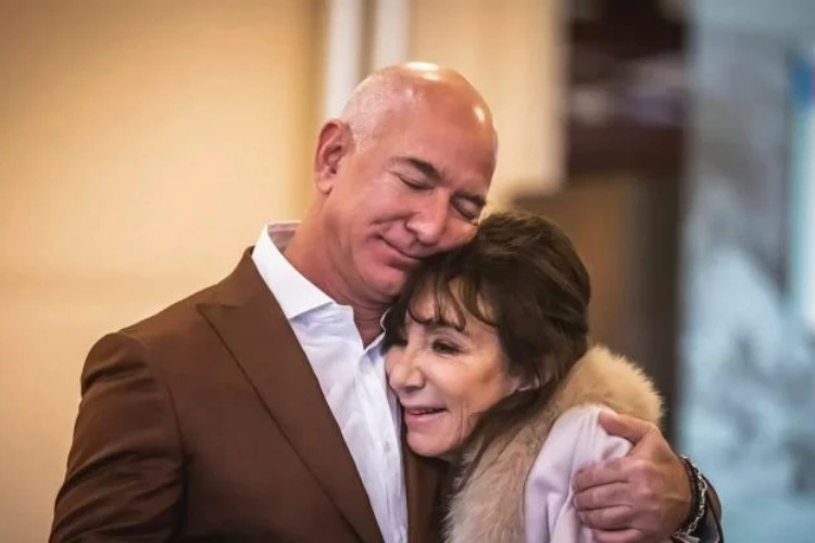 Džef Bezos sa majkom