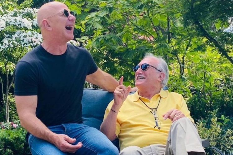 Dzef Bezos i Migel Bezos