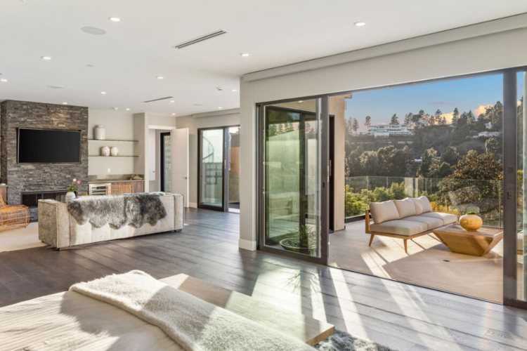 bruklin-bekam-i-nikola-pelc-prodaju-kucu-na-beverli-hilsu-za-11-miliona-dolara