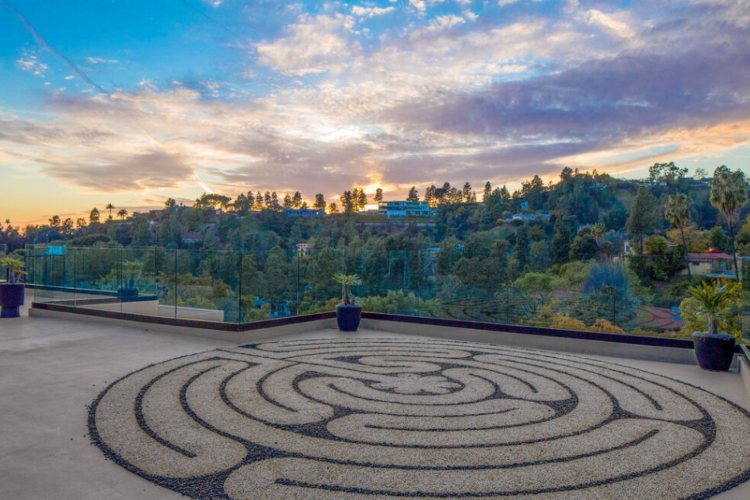 bruklin-bekam-i-nikola-pelc-prodaju-kucu-na-beverli-hilsu-za-11-miliona-dolara