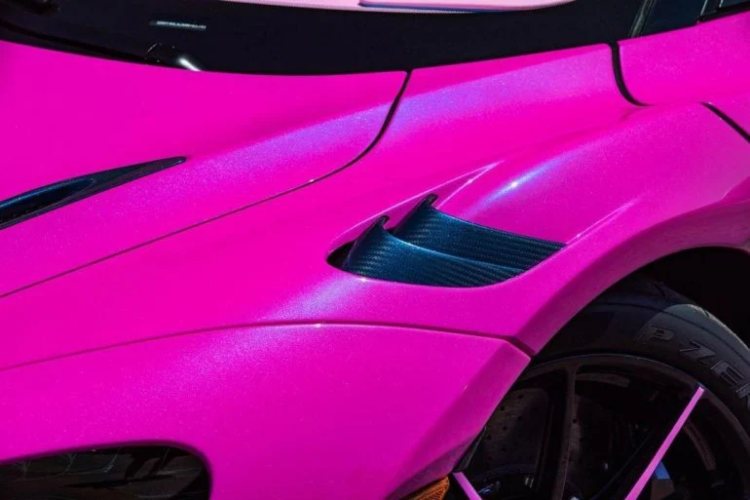 dzefri-star-kupio-automobil-iz-snova-mclaren-765lt-pink-magic