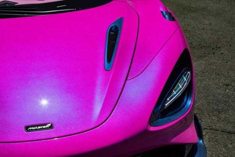 dzefri-star-kupio-automobil-iz-snova-mclaren-765lt-pink-magic