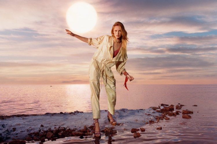 rijan-i-mona-poziraju-na-vodi-u-prolecnoj-kampanji-isabel-marant