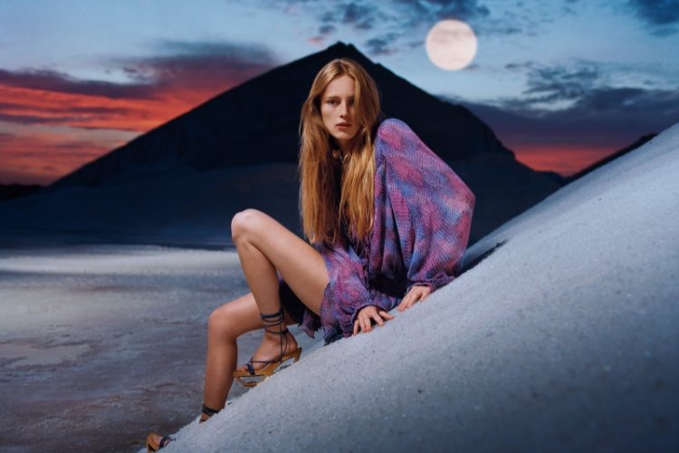 rijan-i-mona-poziraju-na-vodi-u-prolecnoj-kampanji-isabel-marant