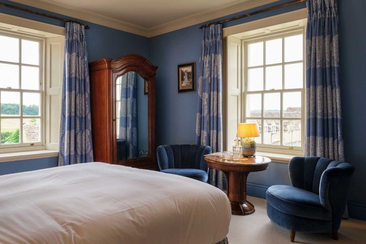 zivite-poput-kraljevske-porodice-na-engleskom-selu-sa-privatnim-jezerom