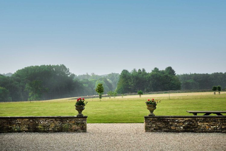 zivite-poput-kraljevske-porodice-na-engleskom-selu-sa-privatnim-jezerom