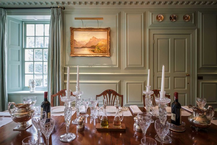 zivite-poput-kraljevske-porodice-na-engleskom-selu-sa-privatnim-jezerom