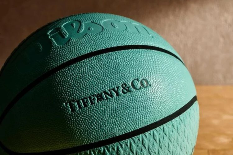 tiffany-co-i-danijel-arsama-predstavili-su-specijalno-izdanje-kosarkaske-lopte-za-predstojeci-nba-all-star-vikend