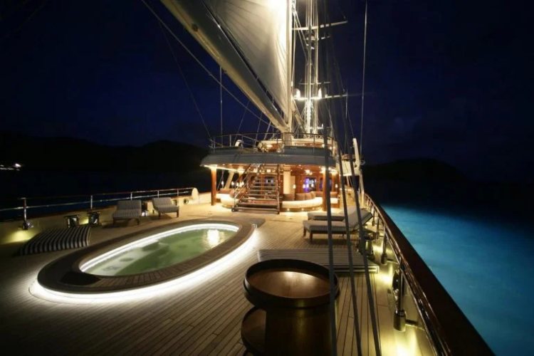 otkrivamo-najvece-jedrilicarske-superjahte-na-svetu-i-zasto-su-milijarderi-ludo-zaljubljeni-u-njih