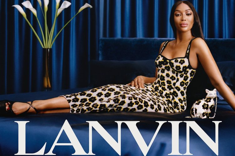 naomi-kembel-odise-elegancijom-u-novoj-lanvin-kampanji-proleceleto-2022